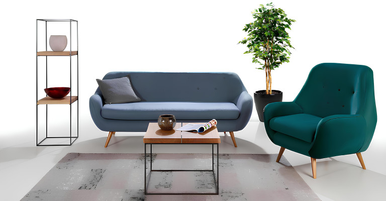 Fauteuil en tissu moderne pour une personne devant un écran de télévision