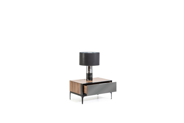 Table de nuit luxueuse avec portes en verre marron