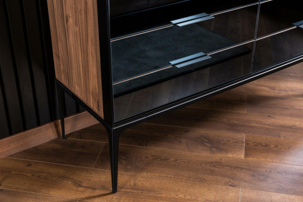 Commode noire pratique pour la chambre avec 139 cm d'espace de rangement