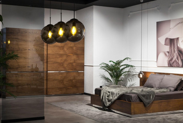 Ensemble de meubles de chambre à coucher parfait, comprenant une armoire, des tables de nuit et un lit en 4 parties