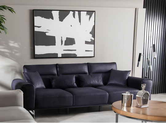 Canapé noir doux et luxueux pour trois personnes