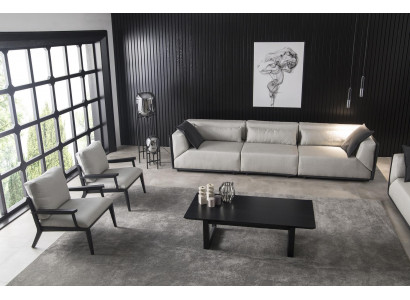 Ensemble de quatre fauteuils blancs pour un salon luxueux