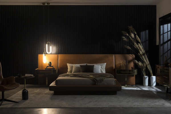 Lit en simili cuir marron au style moderne et luxueux, chambre confortable