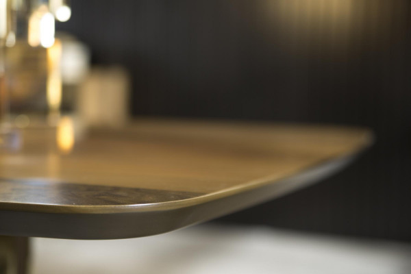 Table à manger luxueuse avec pieds en acier