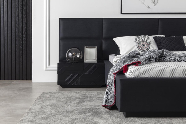 Table de nuit luxueuse avec surfaces en verre