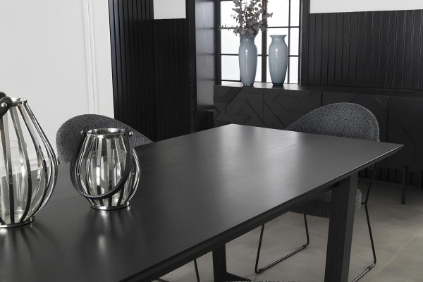 Ensemble de table à manger Mustan avec armoire, chaises et table à manger