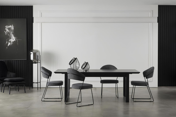 Ensemble de table à manger Mustan avec armoire, chaises et table à manger