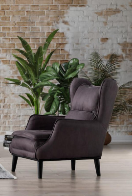 Fauteuil élégant en violet foncé avec repose-pieds pour un environnement de vie stylé