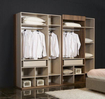 Cintre de vêtements moderne et luxueux dans le style de mobilier de chambre à coucher