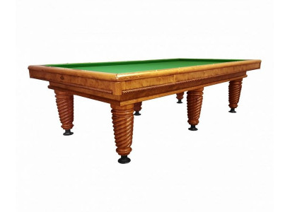 Table de billard en bois massif marron avec des détails élégants