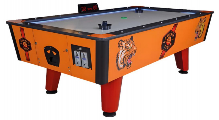Table de air hockey en plastique et métal orange au design moderne
