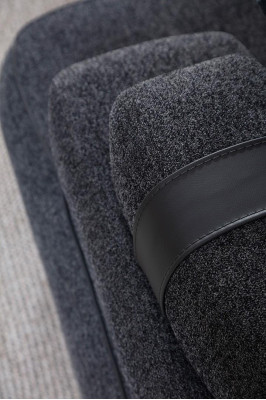 Canapé moderne trois places pour salon avec rembourrage au design inclusif et confortable