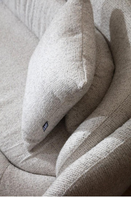 Canapé trois places de 220 cm avec rembourrage