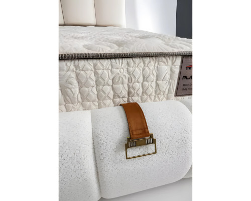 Lit blanc élégant avec matelas moderne