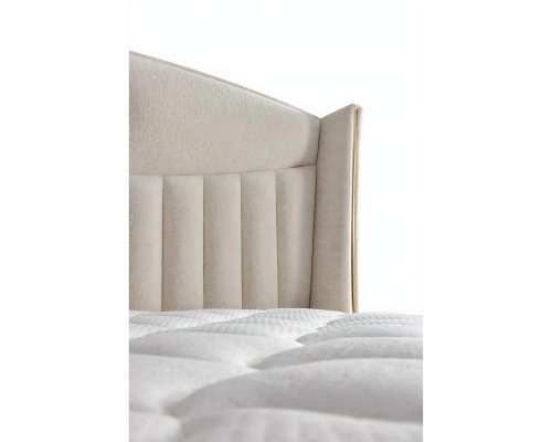Lit élégant avec matelas en tissu beige clair et en bois