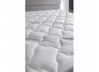 Lit élégant gris avec matelas en textile et en bois