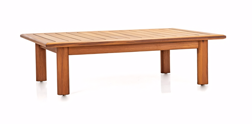 Table basse moderne avec des détails légers pour une décoration parfaite