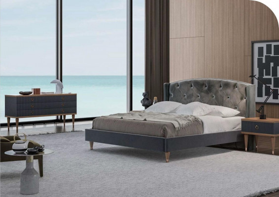 Ensemble de chambre moderne Chesterfield avec lit double designer et tables de chevet.