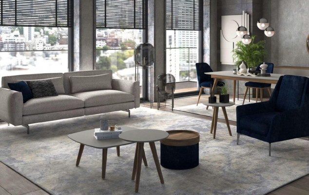 Mobilier de salon gris-noir, fauteuil trois places, ensemble luxueux moderne.