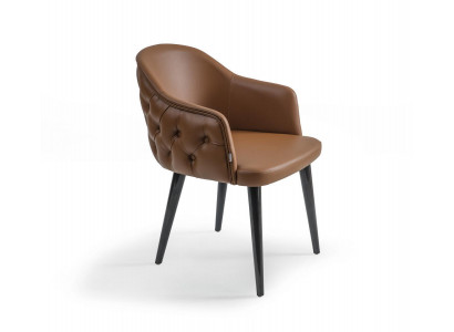 Chaise de salle à manger design avec accoudoirs, moderne et stylée.