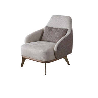 Fauteuil exclusif de salon en tissu pour une personne, design moderne avec pieds en bois élégants.