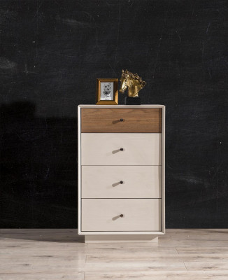 Commode moderne dans la chambre à coucher. Commode élégante en bois. Design de mobilier.