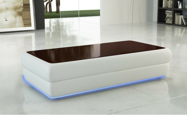 Table basse design classique pour le salon en cuir.