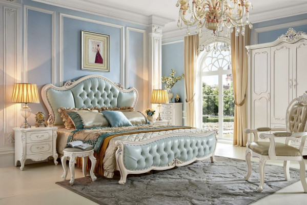 Ensemble de chambre classique style baroque par Designer avec lit, 2 tables de chevet et 3 pièces en bois massif.