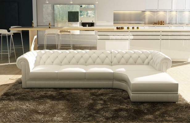 Siège d'angle classique en cuir pour un salon de suite Chesterfield en cuir.