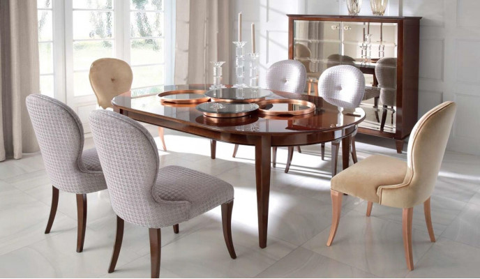 Table à manger moderne en bois avec des chaises pour la salle à manger