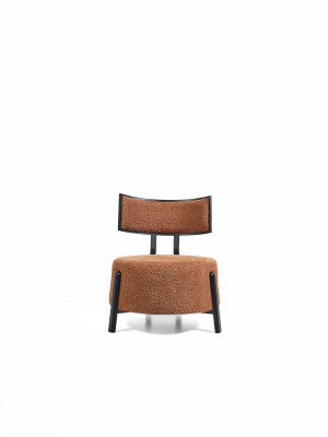 Chaise de designer luxueuse avec un rembourrage textile premium confortable