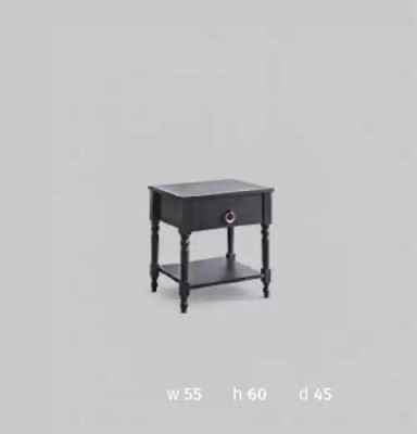Table de chevet moderne en bois gris dans la chambre à coucher, conceptions de consoles de nuit.