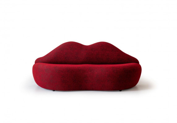Designer canapé 3 places de couleur rouge en forme de lèvres avec des coussins de siège élégants
