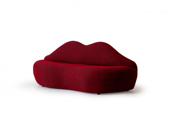 Designer canapé 3 places de couleur rouge en forme de lèvres avec des coussins de siège élégants