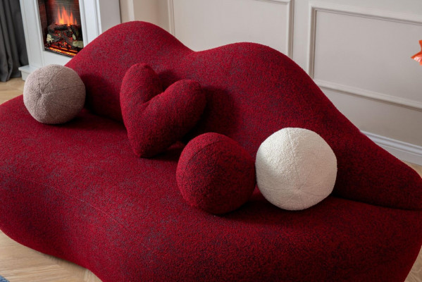 Designer canapé 3 places de couleur rouge en forme de lèvres avec des coussins de siège élégants