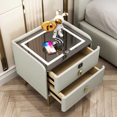 Table intelligente Smart avec tiroir de chargement dans la zone intérieure de votre chambre.