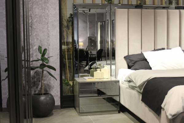 Lit 2x Tables de chevet Tabouret Design Ensemble de chambre à coucher 4 pièces Mobilier de luxe neuf