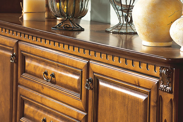 Armoire de cuisine classique Unité murale de garde-robe Armoire en bois massif de style colonial O4D.