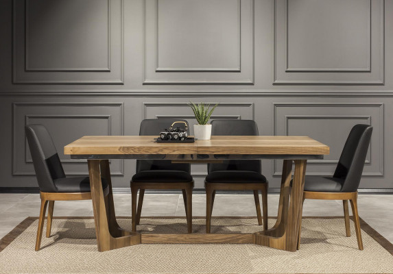 Table en bois élégante avec des chaises noires chics dans un design moderne