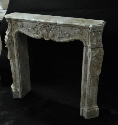 Revêtement de cheminée entourant la décoration de style marbre baroque des cheminées classiques Four
