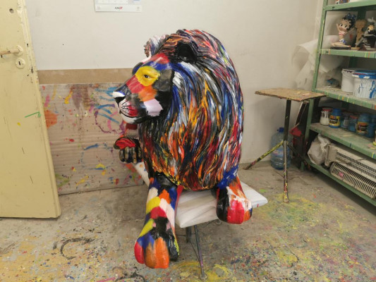 Sculpture abstraite de lion peinte à la main, figures, statues, design moderne lion de jardin.