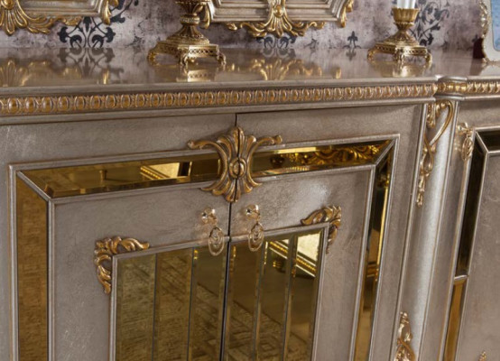 Meubles de salle à manger de haute qualité en 7 pièces dans un style doré.