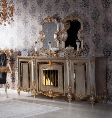 Meubles de salle à manger de haute qualité en 7 pièces dans un style doré.