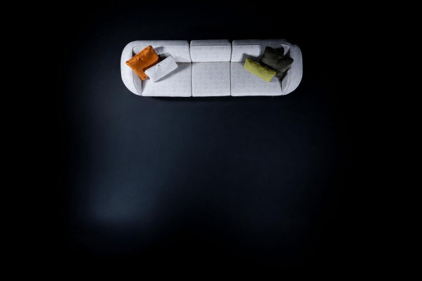 Canapé rembourré cinq places grand salon canapé moderne en textile.