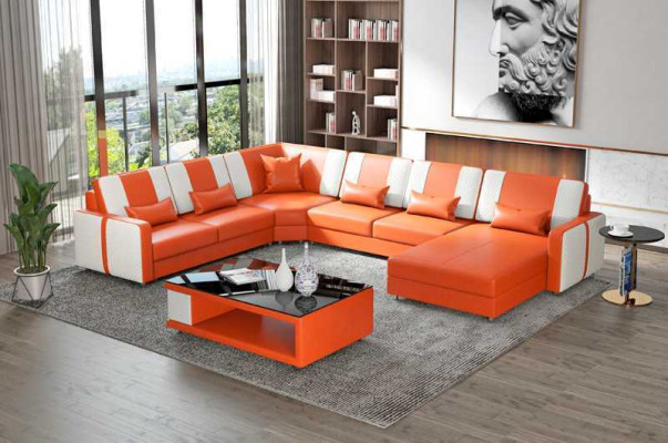 Grand canapé d'angle en cuir gris en forme de U pour un grand salon moderne.