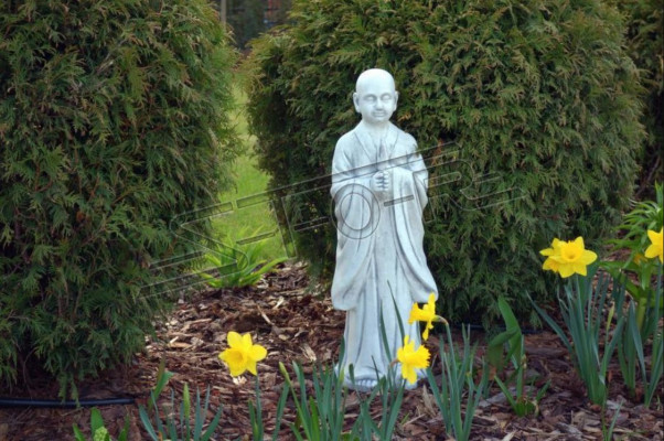 Sculpture de Bouddha en effet pierre. Grande sculpture décorative en figure de jardin.