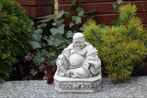 Sculpture de Bouddha en effet pierre. Grande sculpture décorative en forme de figure de jardin.