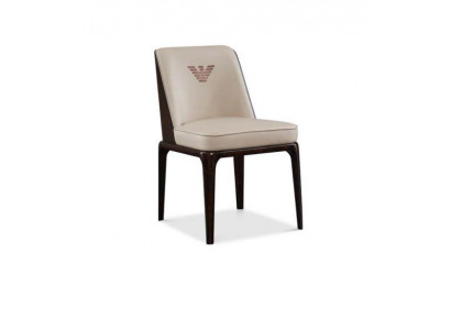 Chaise en cuir beige exquise pour salle à manger avec un style italien moderne.