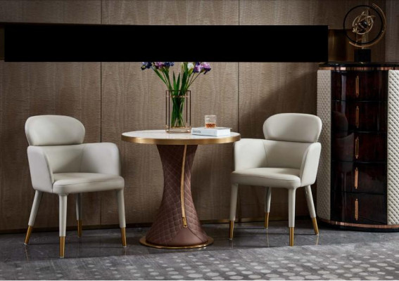 Table à manger, suite de fauteuils, chaises, ensemble de 3 pièces de mobilier de style italien.