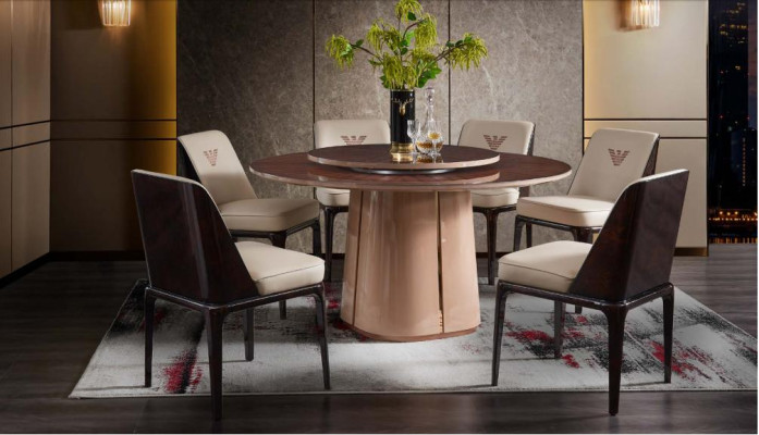 Chaise en cuir beige exquise pour salle à manger avec un style italien moderne.